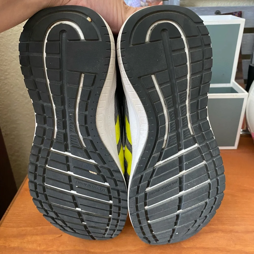 Kids Reeboks - Picture 4 of 5